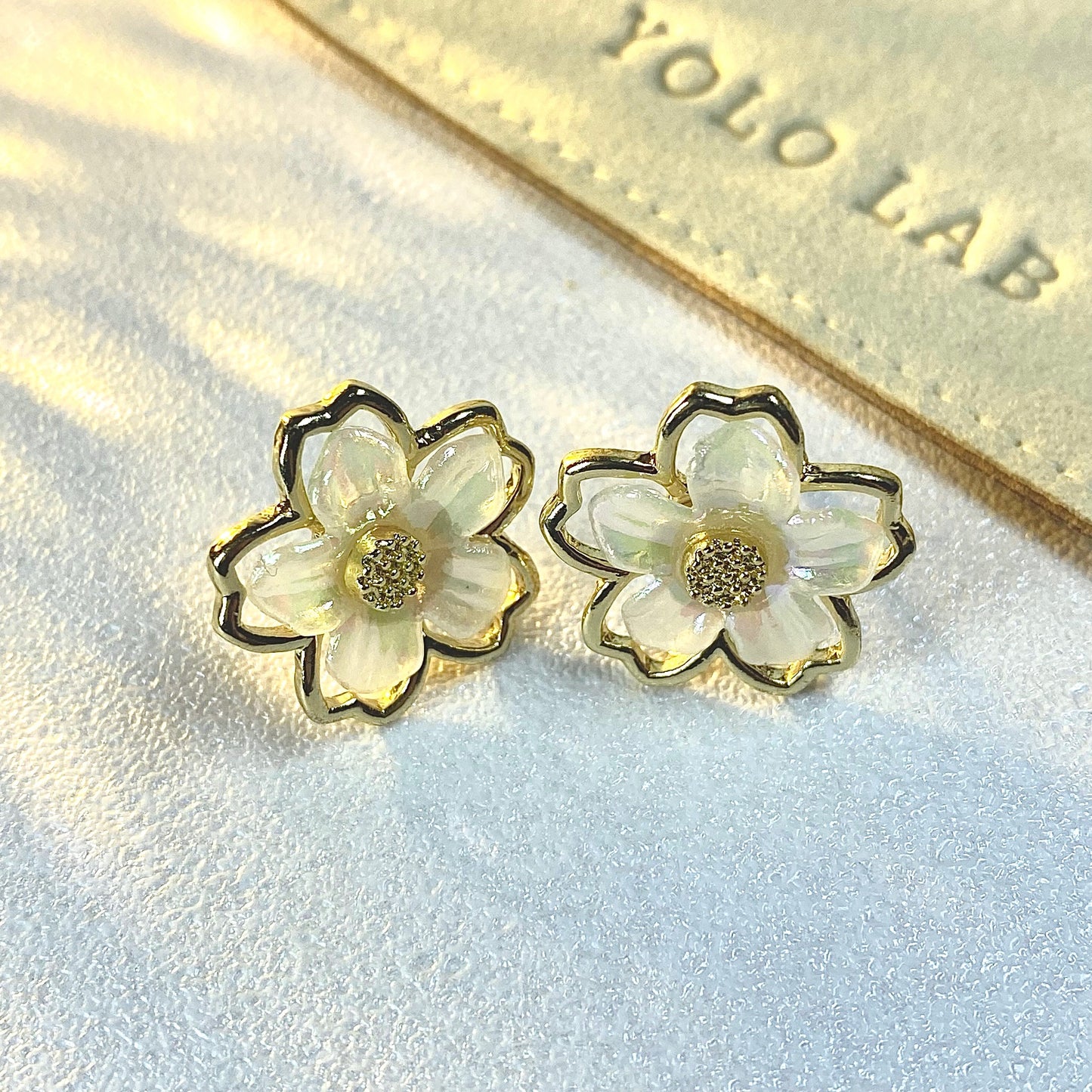 Hollow Daisy Earrings